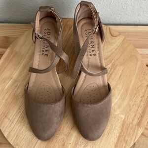 Journee Collection Foster Womens Pointed Closed Toe Block Heel Pumps